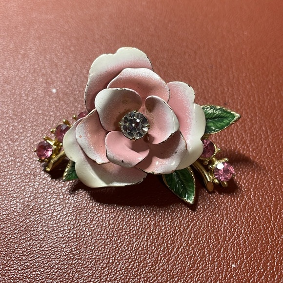 Collection of Four vintage pins. - Picture 3 of 6